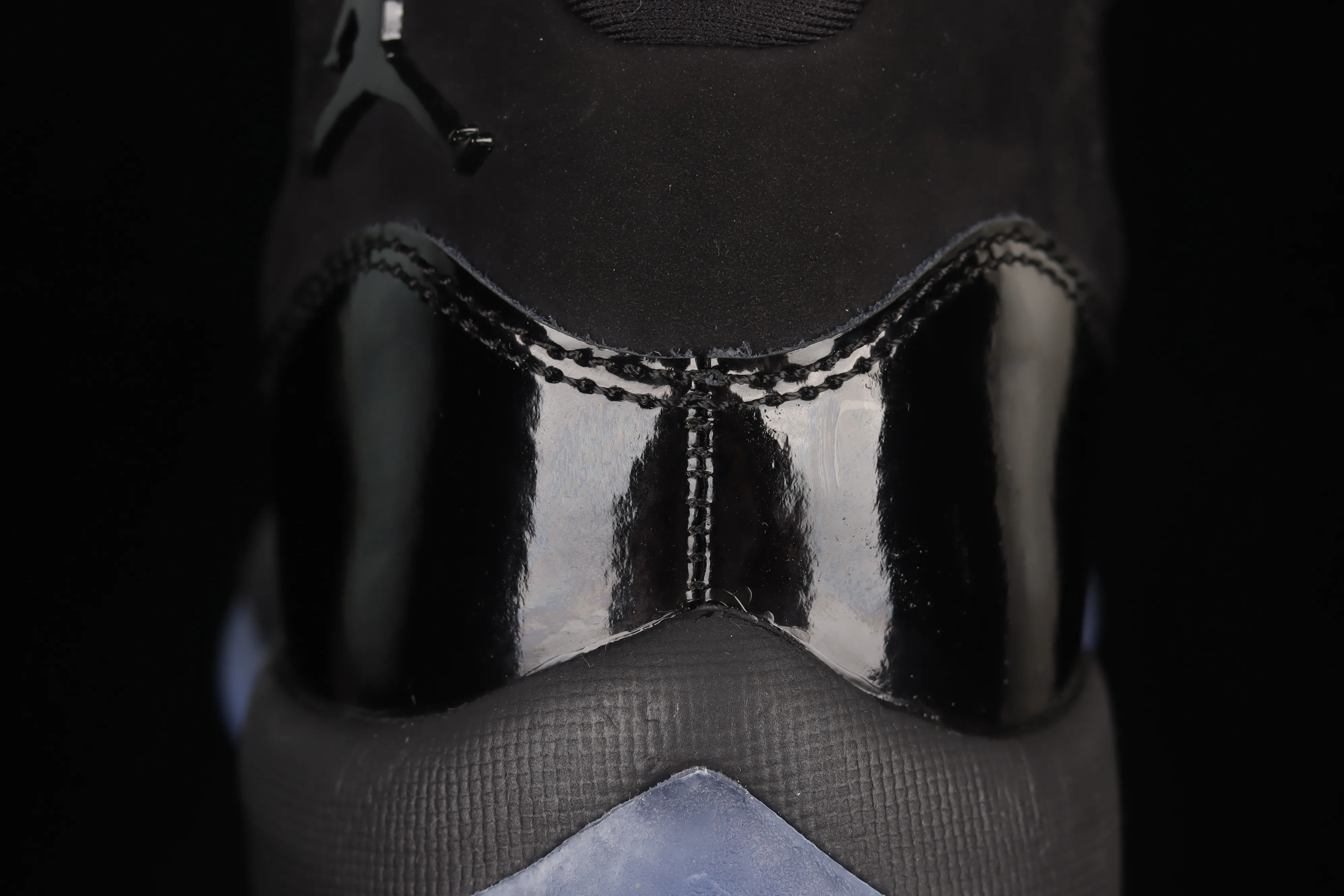 All categories Air Jordan Jordan series basketball shoes Air Jordan 11 #ZG version Air Jordan 11 "Cap and Gown" AJ11 Joe 11 Black Gamma Black Warrior Suede genuine carbon 378037-005
